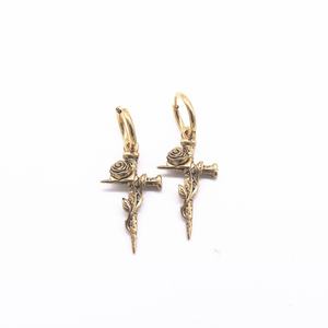 Pendientes de Aro Colgantes Personalizados para Hombre Yunnique, Acero Inoxidable 316L, Chapados en Oro, Hipoalergénicos, con Cruz de Daga Rosa, Estilo Vintage, para Regalo - Product Image 5