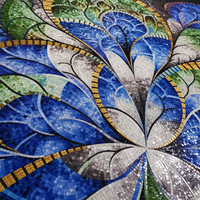 Seni Mural Mosaik Kaca Potong Tangan Motif Anggrek Biru Abstrak Kustom untuk Dekorasi Dinding Fitur Latar Belakang Komersial Hotel Bar