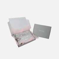 Boîtes en papier kraft personnalisées Cadeaux Vêtements Chaussures Livraison express Caractéristiques Estampage coloré Accents en feuille d'or Boîte d'emballage pliante