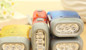 Xách tay <span class=keywords><strong>LED</strong></span> nhựa tay Báo Chí Đèn pin Điện Ba đèn đa màu người hâm mộ của bạn ngoài trời đèn khẩn cấp - Product Image 5