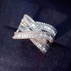 Anello Geometrico Stratificato con Zirconi per Donne, Elegante Gioiello da Dito per Fidanzamento e Moda - Product Image 3