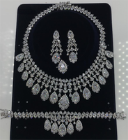 Collier de fleurs en cristal bleu foncé de luxe pour femmes magnifique pierres CZ complètes grande robe de mariée de fête ovale cadeaux de mariée pour dames
