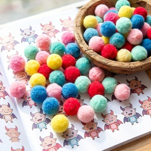 Kit de Manualidades DIY con Pompones Suaves y Esponjosos para Niños, con Escena de Casa de Monstruos de Cartón para Construir, para Niños y Niñas - Product Image 4