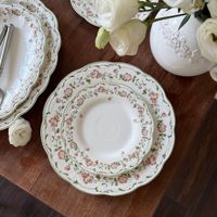Ensemble de vaisselle en céramique de style français rétro, motif floral rose rêveur, assiettes, bols, tasses, soucoupes - Compatible micro-ondes