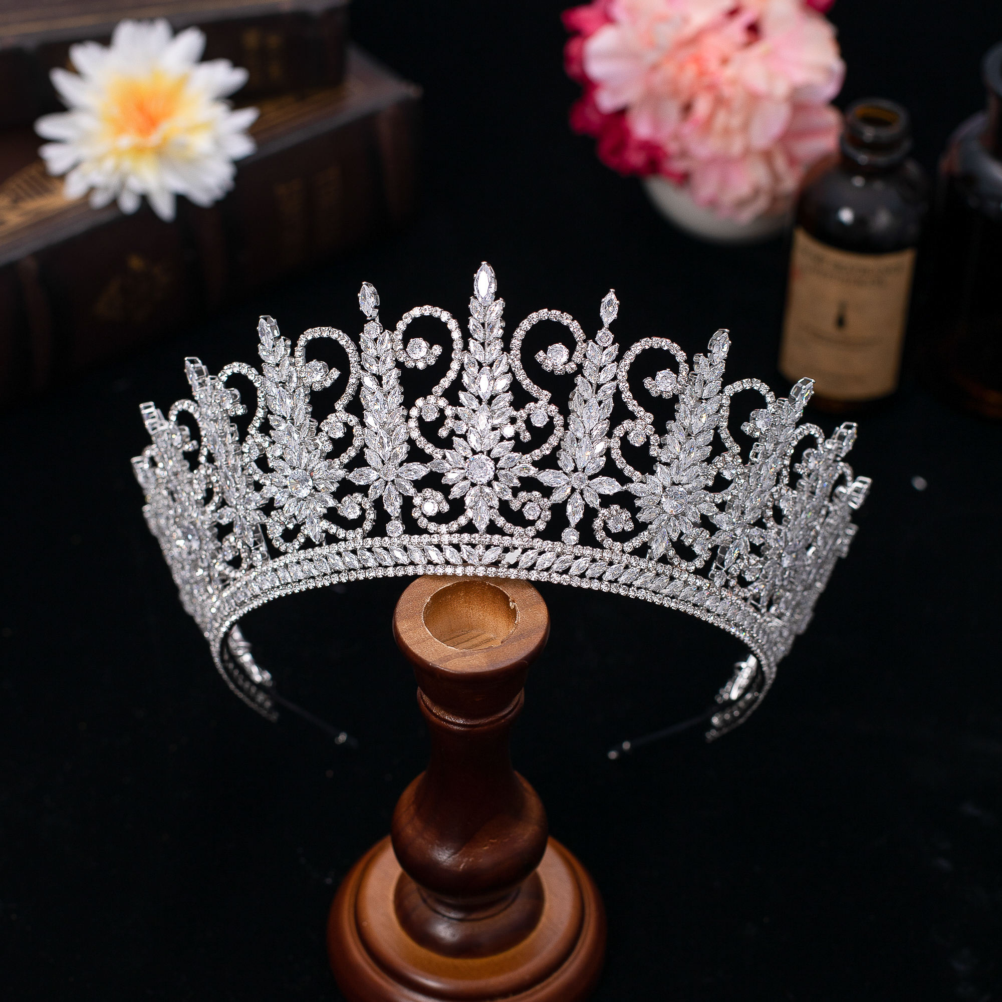 Romantic Wholesale Elegant Accessories Bride Crown Zircon Gold