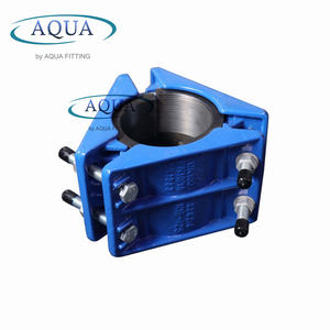 Accesorio de unión de tubería con sujetador de cuello dividido de tres partes - Product Image 1