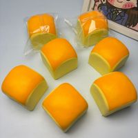 Produit populaire transfrontalier Xiaohongshu, best-seller : Pain hawaïen carré en PU jaune, simulation de pain, à rebond lent, doux et moelleux