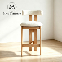 Chaise haute de cuisine moderne de luxe en bois de frêne avec tissu personnalisable, chaise de bar Insula, tabouret de bar moderne pour hôtel, pour salle à manger