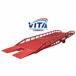 Rampa de Carga de Acero VITA con Elevador Hidráulico de Tijera para Uso en Muelles de Camiones, 11000x2020mm, Color Rojo, Neumático Sólido - Product Image 1