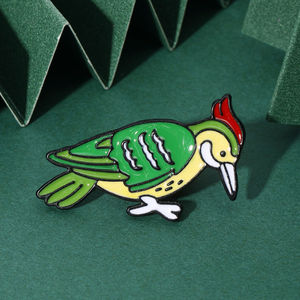 Dibujos animados mono pájaro carpintero árbol <span class=keywords><strong>tronco</strong></span> Animal esmalte alfileres ardilla Pino <span class=keywords><strong>cono</strong></span> broche aleación insignia dulce mujer joyería regalo - Product Image 3