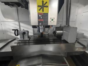 Centre d'usinage vertical (VMC) robuste VMC1580 certifié CE, haute précision, stable, automatisé, multifonctionnel, facile à utiliser, personnalisable, haute productivité, VMC CNC - Product Image 3