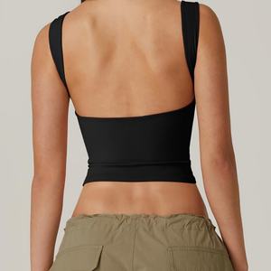 Haut court sans manches uni personnalisé avec découpes latérales – Top élégant pour femme, idéal pour la gym, les tenues de ville et les événements branchés - Product Image 2
