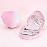 Ensemble de ciseaux à cuticules en satin rose, coupe-ongles, kit de manucure professionnel avec boîte d'emballage en forme de cœur