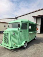 Camion de nourriture mobile de style français rétro classique, chariot à café, hot-dogs et glaces pour la vente de nourriture de rue en extérieur