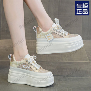 รองเท้าผู้หญิงสไตล์จีนสีขาวแบบตาข่าย พื้นยางหนา รองเท้าหุ้มส้นต่ำสำหรับฤดูร้อน รุ่นใหม่ปี 2025 เพิ่มความสูงแบบแพลตฟอร์มบาง - Product Image 3