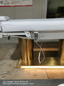 Cama de Masaje Tailandesa Blanca de Lujo con Base de Acero Inoxidable Reforzada, 4 Motores Eléctricos, Cama de Spa Facial de Alta Resistencia - Product Image 4