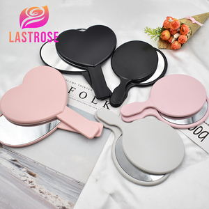 กระจกแต่งหน้าแบบมีด้ามจับ กระจกแต่งหน้าแบบพกพาสำหรับสาวๆ  กระจกสีชมพูแบบส่วนตัว ยี่ห้อ Private Label Heart Mirror - Product Image 3