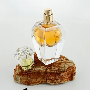 Benzersiz elmas şeklindeki lüks 30ml parfüm Pafume cam şişe eşleşen kap ve püskürtücü ile gemi hazır
