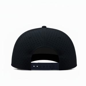 Casquette de baseball de golf classique à 5 panneaux, bicolore, imperméable, structurée, pour sports de plein air, avec trous découpés au laser et patch en caoutchouc, personnalisable OEM - Product Image 4