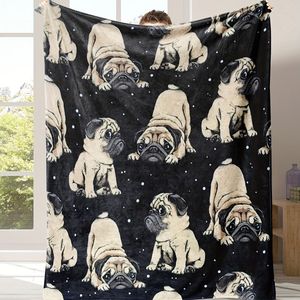 Couverture en peluche à motif de pug, rectangulaire, anti-boulochage, pour usage domestique, utilisable en toutes saisons, lavable en machine, en flanelle. - Product Image 1