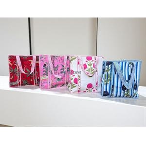 กระเป๋าโท้ทสำหรับผู้หญิง ออกแบบมาเพื่อเข้ากับไลฟ์สไตล์ยุคใหม่ พร้อมพื้นที่ภายในกว้างขวาง สะดวกสบายในการใช้งาน และดีไซน์ที่ดูเรียบง่าย - Product Image 1