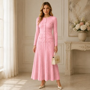 Robe longue Vernalux 2026 chic et élégante en maille fil doré, col en V, coupe trapèze, en satin, inspirée d'un cardigan, avec boutons et faux rabat, taille naturelle - Product Image 5