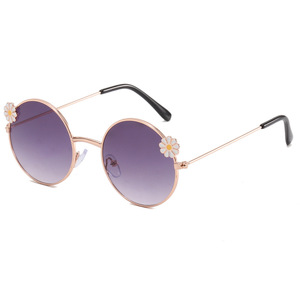 Nuovi <span class=keywords><strong>occhiali</strong></span> estivi per bambini tondi <span class=keywords><strong>occhiali</strong></span> <span class=keywords><strong>da</strong></span> sole per bambini in metallo dorato fiore ragazze <span class=keywords><strong>occhiali</strong></span> per bambini - Product Image 6