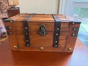 Caja <span class=keywords><strong>de</strong></span> Almacenamiento <span class=keywords><strong>de</strong></span> Madera Tallada <span class=keywords><strong>de</strong></span> Estilo Vintage con Tapa con Bisagras, Solución <span class=keywords><strong>de</strong></span> Almacenamiento Versátil para Recuerdos - Product Image 5