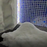Décorations d'hiver d'intérieur réalistes toutes saisons Machine à chutes de neige Paysages étonnants pour complexe de spa Machines à glace hautes
