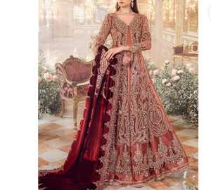 Abito Sharara di Lusso in Organza per Donne Pakistane, con Maniche Frontali Riccamente Ricamate e Dupatta con Dettagli Premium come Perline - Product Image 4