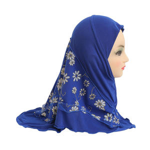 Venta caliente nueva niña pequeña 2-7 años Hijabs patrón de flores niños Hijab <span class=keywords><strong>para</strong></span> niños bufanda protección solar musulmán Hijabs instantáneos - Product Image 3