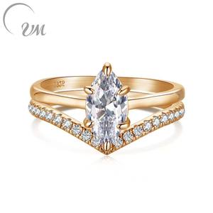 Bague en argent plaqué alliage avec zircon, motif cœur, élégance romantique, cadeau de mariage ou de fiançailles personnalisé pour femme, par UM JEWELRY - Product Image 1