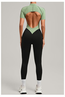 Combinaison de sport moulante rouge à col montant avec logo personnalisé pour femme – Idéale pour la course, la gym et le yoga