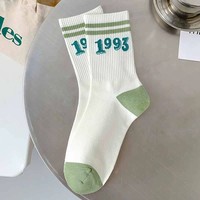 Nouvelles chaussettes de mode pour hommes, design tendance, printemps et automne, couleur unie, chaussettes rayées, chaussettes longues de sport