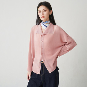 Chaquetas y Cárdigans de Mujer de Alta Gama para el Verano 2025, Diseño Delgado y Moderno, Plisados, de Color Sólido, Cuello Alto, Holgados, para Venta en Línea - Product Image 1