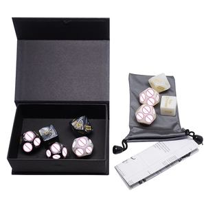 Lote pequeño, venta al por mayor, Juguetes sexuales de mármol blanco y negro poliédricos, juego de dados acrílicos de <span class=keywords><strong>5</strong></span> uds con bolsa en paquete, caja negra - Product Image 1