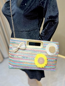 Borsa Tote Artigianale 2026: Borsa Donna Lavorata a Mano all'Uncinetto, Borsa da Spiaggia Estiva in Paglia, Borsa a Spalla Capiente, Borsa a Mano in Rattan con Fiori - Product Image 4