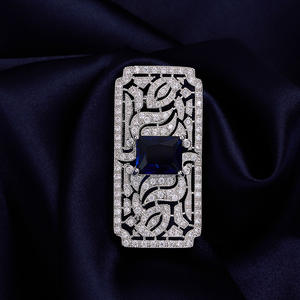 레트로 홀로 조각된 기하학적 사각형 디자인 브로치 여성용 라이트 럭셔리 브로치 주얼리 - Product Image 1