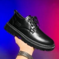 Chaussures décontractées pour hommes, nouvelle collection printemps, imperméables, en similicuir noir, à lacets, semelle en caoutchouc durable et rehaussée