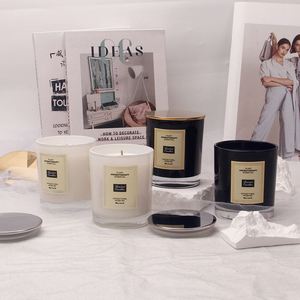 Velas Aromáticas Personalizadas Modernas Grandes, 100% Cera de Soya Orgánica, Ecológicas, en Botellas de Vidrio Blanco y Negro para Acción de Gracias y Navidad - Product Image 3