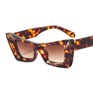 Lunettes de soleil œil de chat roses avec verres dégradés gris, monture PC, protection UV400 – Idéales pour les voyages, les fêtes et la conduite - Product Image 5
