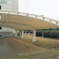 Structure de carport en membrane tendue incurvée moderne personnalisée Lyfe pour villa et hôtel, abri de stationnement extérieur