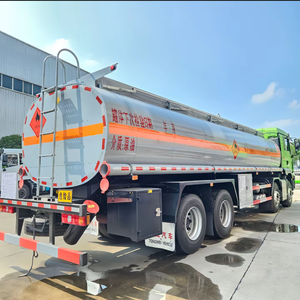 Nouveau <span class=keywords><strong>camion</strong></span>-<span class=keywords><strong>citerne</strong></span> Euro V Shacman 8x4 RHD/LHD, moteur Weichai 380 CV, réservoir de carburant de 30000 L pour le transport de liquides inflammables - Product Image 4