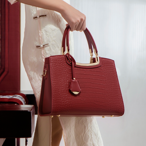 กระเป๋าถือผู้หญิง ZhongHong ZHA05 สีแดง ลายหนังจระเข้ PU พร้อมหูหิ้วแบบมีเท็กซ์เจอร์ ซิปปิด สะพายไหล่หรือสะพายข้างได้ ใช้ได้ทุกฤดู แฟชั่น - Product Image 5