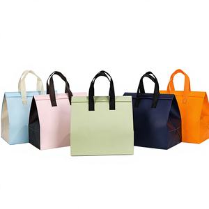 Sacs isothermes personnalisables en non-tissé vierge avec logo imprimé en couleur et poignée longue pour le lait, le barbecue et le bubble tea - Personnalisable - Product Image 1