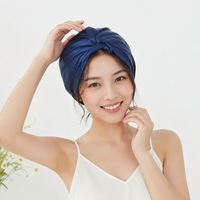 Topi tidur berbahan 100% sutra ini anti kusut, lembut, nyaman, dan ramah di rambut serta kulit Anda.