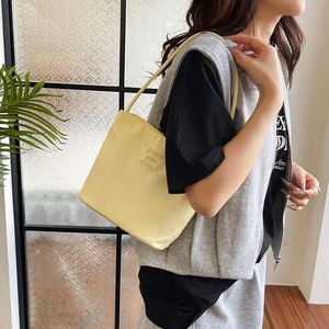 Sac à main tendance en forme de cœur pour femme, joli sac bandoulière avec chaîne, petit sac à bandoulière esthétique pour soirée et rendez-vous - Product Image 4