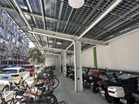 Structure de carport solaire en acier Zn Al Mg avec surface anodisée pour parkings commerciaux, conception modulaire, résistant à la corrosion, montage facile