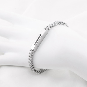 สร้อยข้อมือโซ่เหล็กไทเทเนียมสี่เหลี่ยม 4 มม. สีเงินโบราณ ดีไซน์เรขาคณิตสำหรับทุกเพศ เครื่องประดับแฟชั่น - Product Image 4