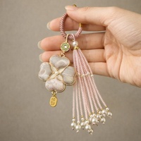 Pendentif de sac en brocart Song fait main, fini, motif trèfle à quatre feuilles, avec pompon en cristal, porte-clés tissé, ornement Hanfu à suspendre